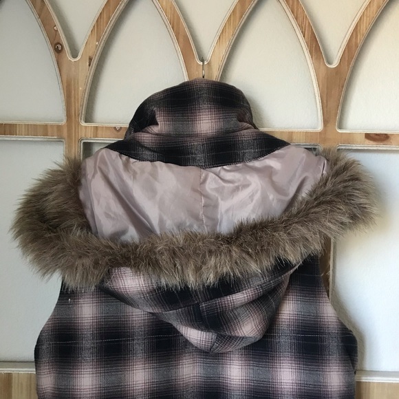 Plaid Flannel Vest - Picture 4 of 10